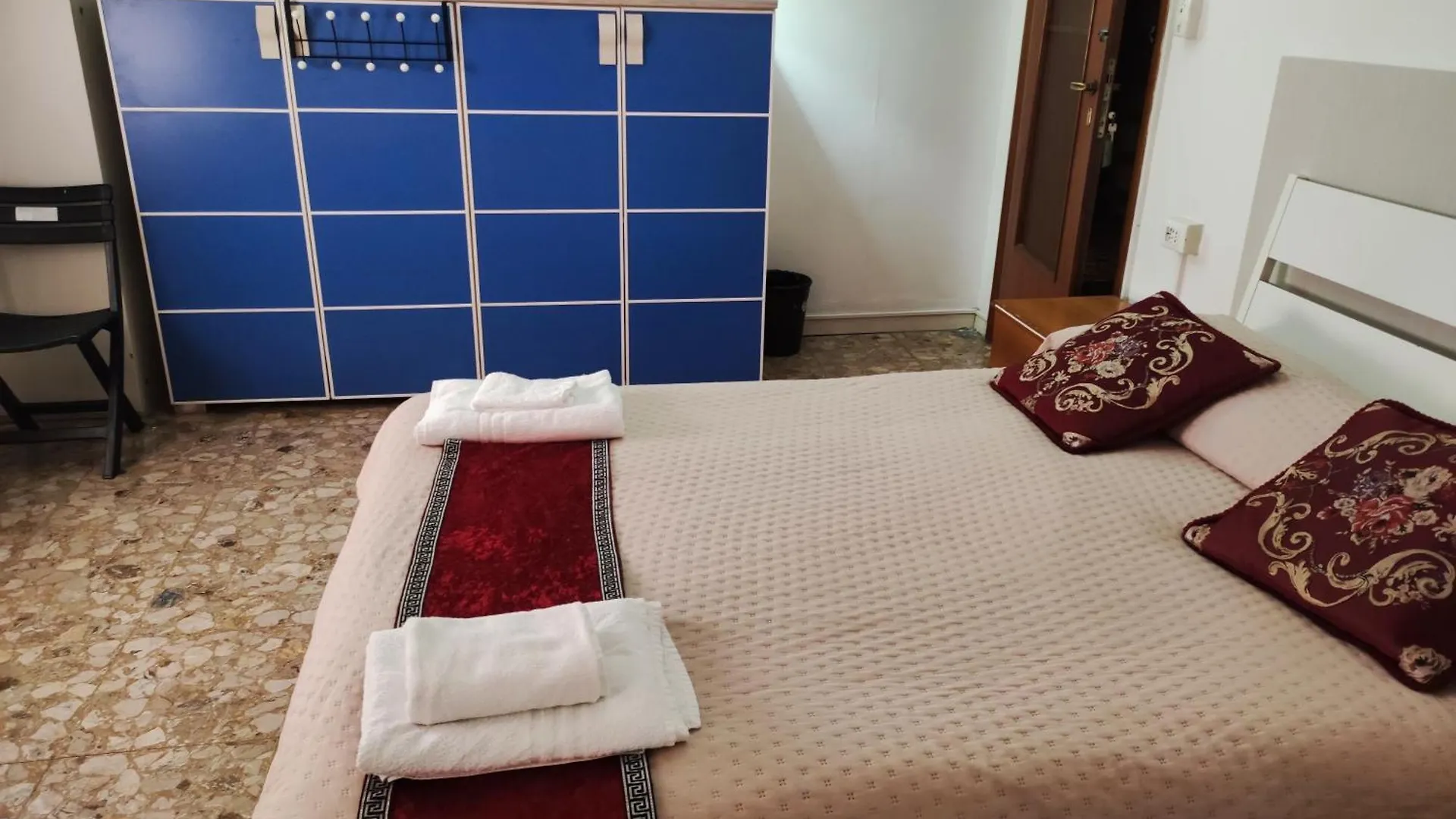 فندق بي بي ستاي ستيشن ميستر بيت ضيافة